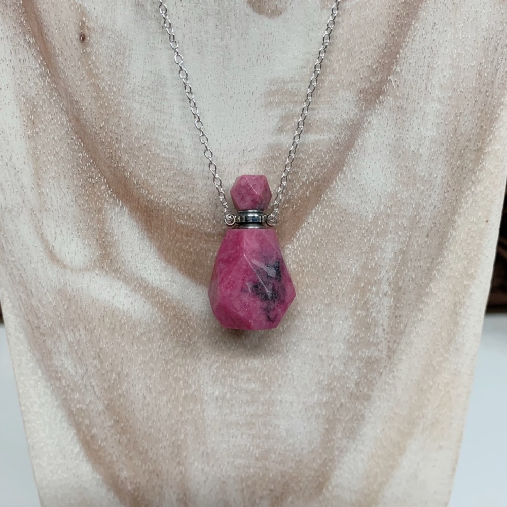 Elegant Pink Stone Pendant Necklace for Essentials Oils